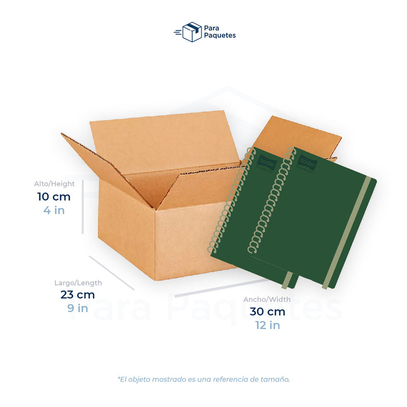 Medida de caja de cartón, 30 x 23 x 10 cm, con 2 libretas como referencia de tamaño.